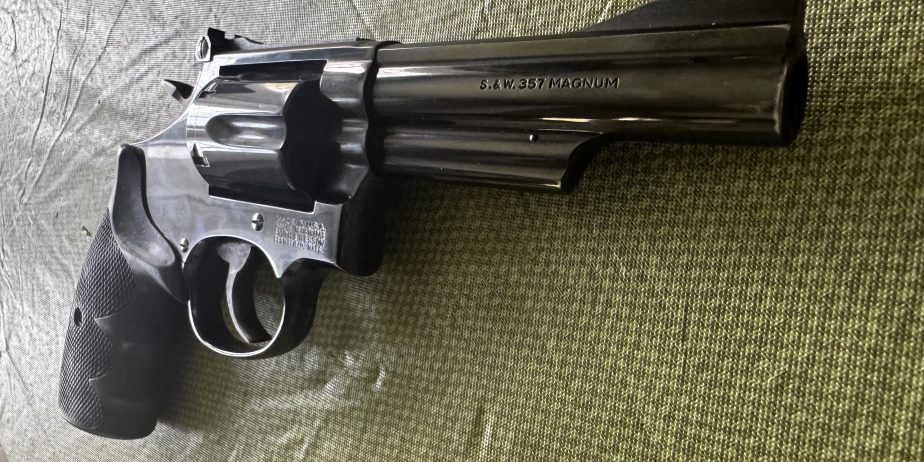 S&W MODEL 19-7 .357 MAGNUM LEATHER HOLSTER