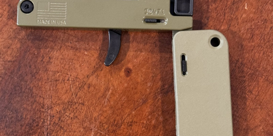 DISCREET CREDIT CARD SIZE: PISTOL 22LR