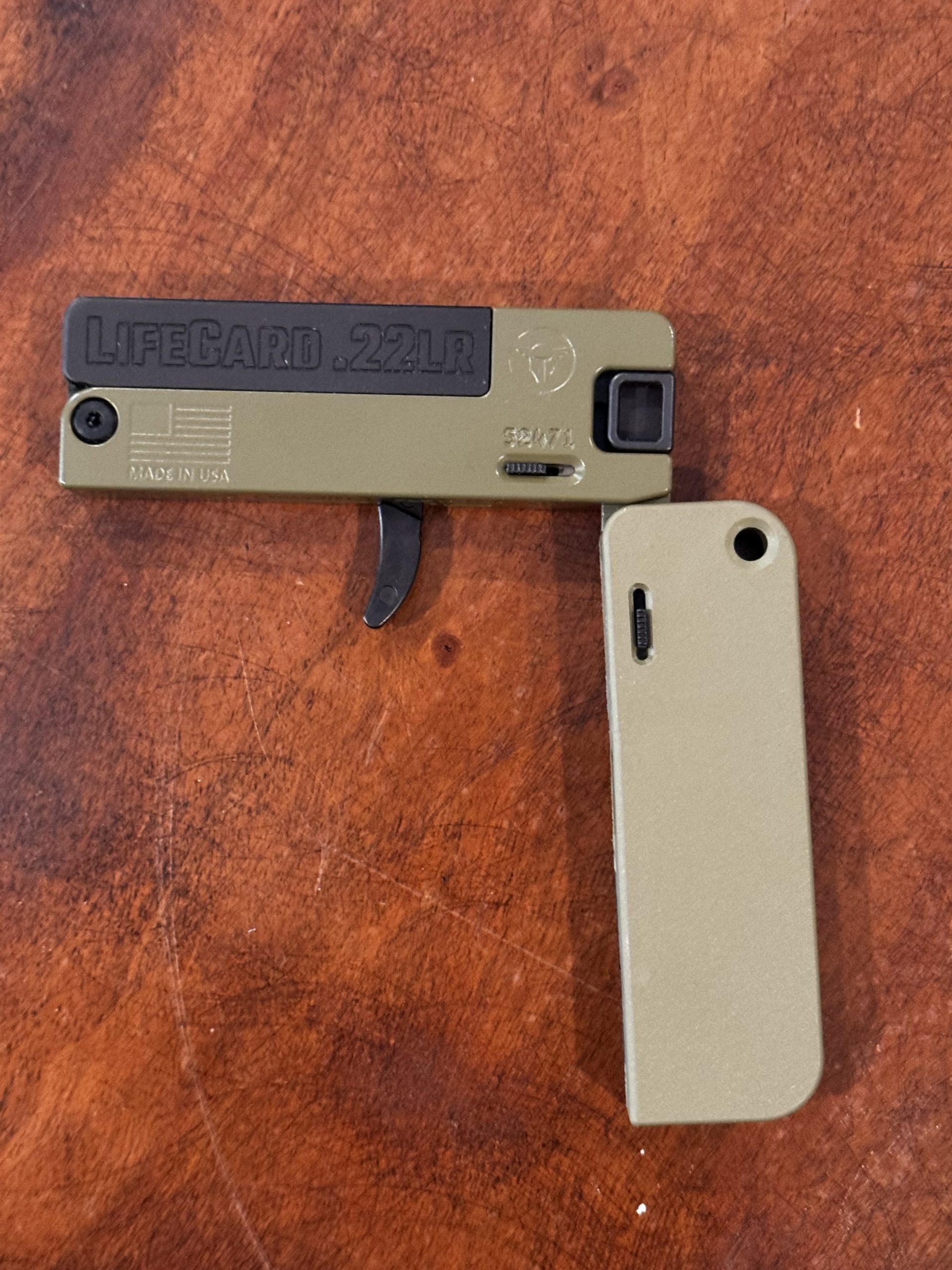 DISCREET CREDIT CARD SIZE: PISTOL 22LR