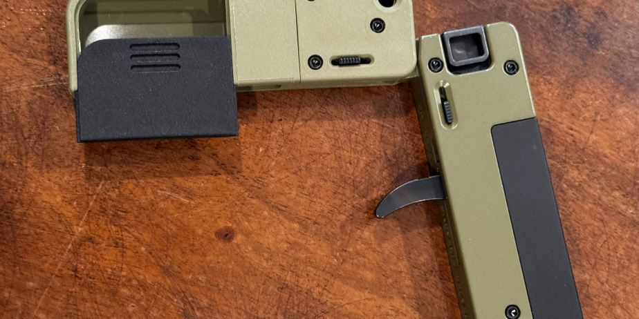 DISCREET CREDIT CARD SIZE: PISTOL 22LR