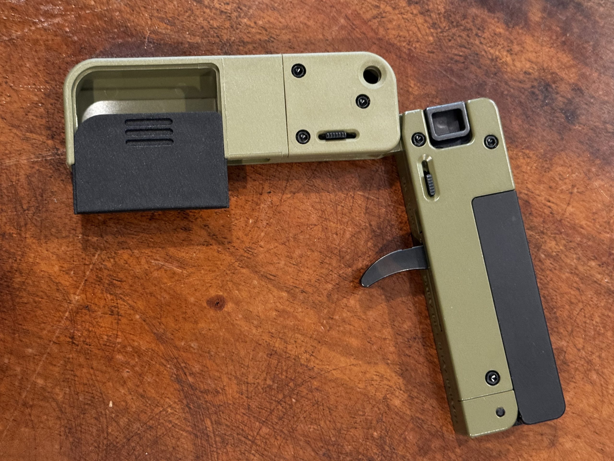 DISCREET CREDIT CARD SIZE: PISTOL 22LR